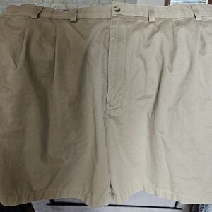 Roundtree & Yorke Men's Pleated Tan Shorts
